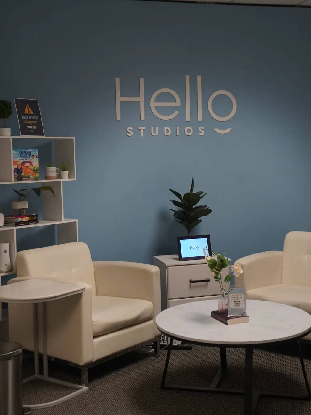The Opal lobby lounge at the Sierra Media Productions Dallas podcast studio, view 4