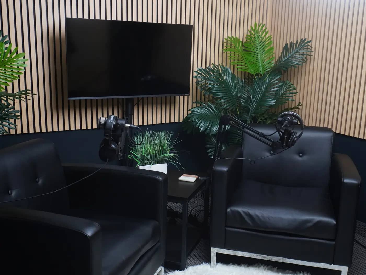 The Onyx lounge set at the Sierra Media Productions Dallas podcast studio, view 4